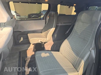 2020 Toyota Sienna LE 8-Passenger 119.3" WB - miniatura 13