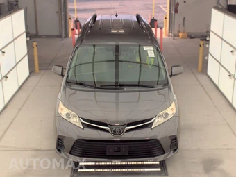 2020 Toyota Sienna LE 8-Passenger 119.3" WB - miniatura 2