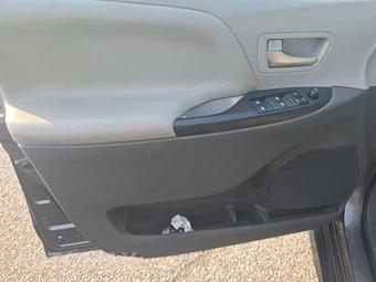 2020 Toyota Sienna LE 8-Passenger 119.3" WB - miniatura 9