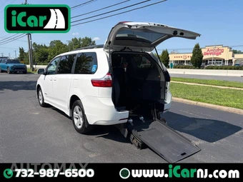 2020 Toyota Sienna LE 8-Passenger 119.3" WB