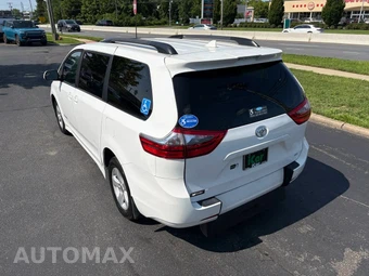 2020 Toyota Sienna LE 8-Passenger 119.3" WB - miniatura 16