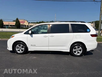 2020 Toyota Sienna LE 8-Passenger 119.3" WB - miniatura 17