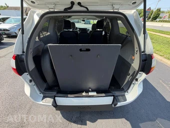 2020 Toyota Sienna LE 8-Passenger 119.3" WB - miniatura 19