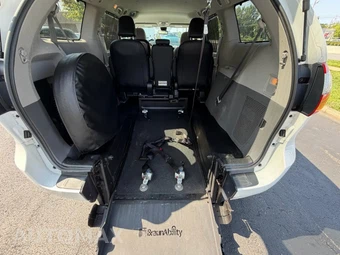 2020 Toyota Sienna LE 8-Passenger 119.3" WB - miniatura 2