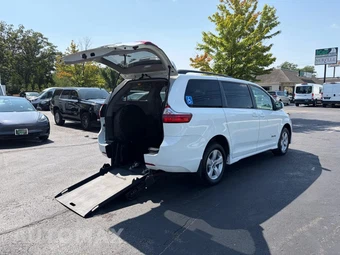 2020 Toyota Sienna LE 8-Passenger 119.3" WB - miniatura 20