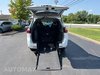 2020 Toyota Sienna LE 8-Passenger 119.3" WB - miniatura 21