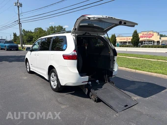 2020 Toyota Sienna LE 8-Passenger 119.3" WB - miniatura 23