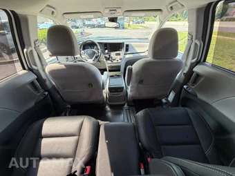 2020 Toyota Sienna LE 8-Passenger 119.3" WB - miniatura 29