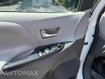2020 Toyota Sienna LE 8-Passenger 119.3" WB - miniatura 34