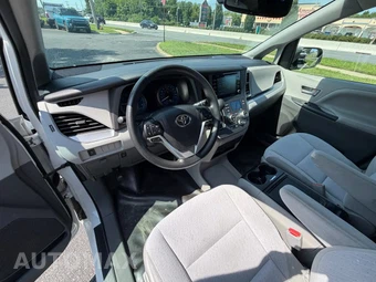 2020 Toyota Sienna LE 8-Passenger 119.3" WB - miniatura 37