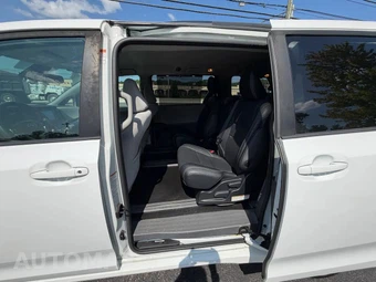 2020 Toyota Sienna LE 8-Passenger 119.3" WB - miniatura 42