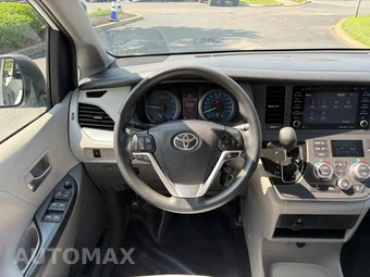 2020 Toyota Sienna LE 8-Passenger 119.3" WB - miniatura 47