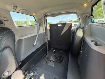 2020 Toyota Sienna LE 8-Passenger 119.3" WB - miniatura 51