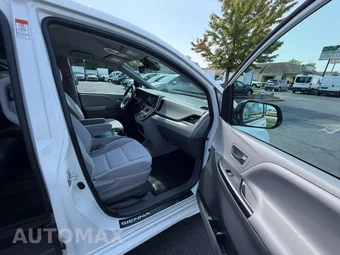 2020 Toyota Sienna LE 8-Passenger 119.3" WB - miniatura 55