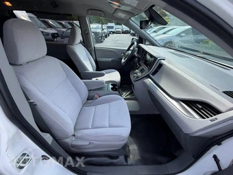 2020 Toyota Sienna LE 8-Passenger 119.3" WB - miniatura 56