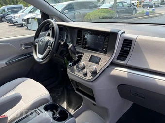 2020 Toyota Sienna LE 8-Passenger 119.3" WB - miniatura 60