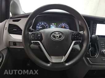 2020 Toyota Sienna LE 8-Passenger 119.3" WB - miniatura 10