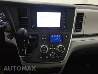 2020 Toyota Sienna LE 8-Passenger 119.3" WB - miniatura 11
