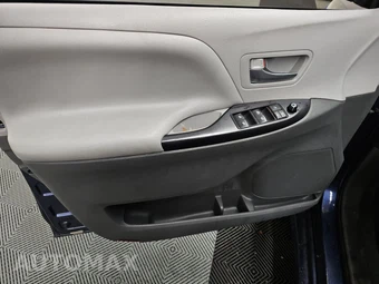 2020 Toyota Sienna LE 8-Passenger 119.3" WB - miniatura 9