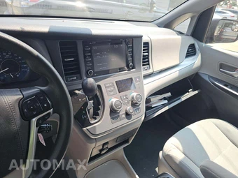 2020 Toyota Sienna LE 8-Passenger 119.3" WB - miniatura 10
