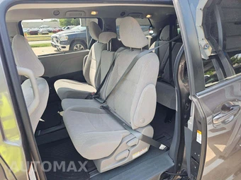 2020 Toyota Sienna LE 8-Passenger 119.3" WB - miniatura 13