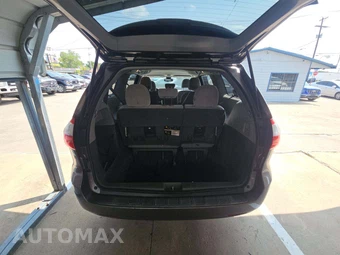 2020 Toyota Sienna LE 8-Passenger 119.3" WB - miniatura 15