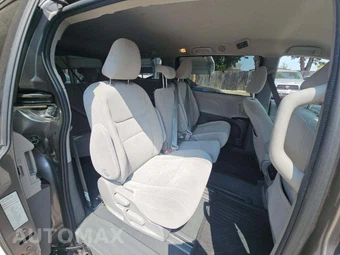 2020 Toyota Sienna LE 8-Passenger 119.3" WB - miniatura 17