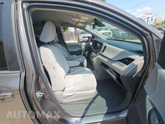 2020 Toyota Sienna LE 8-Passenger 119.3" WB - miniatura 19