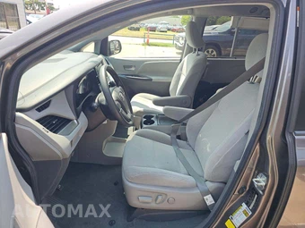 2020 Toyota Sienna LE 8-Passenger 119.3" WB - miniatura 6