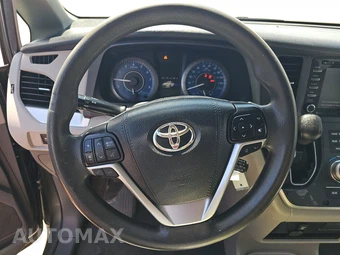 2020 Toyota Sienna LE 8-Passenger 119.3" WB - miniatura 10