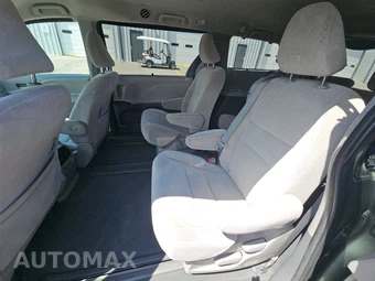 2020 Toyota Sienna LE 8-Passenger 119.3" WB - miniatura 13