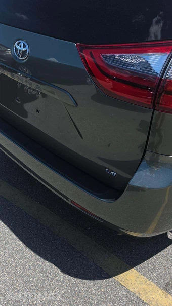 2020 Toyota Sienna LE 8-Passenger 119.3" WB - miniatura 20