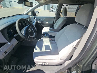 2020 Toyota Sienna LE 8-Passenger 119.3" WB - miniatura 7
