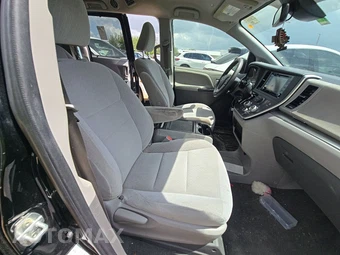 2020 Toyota Sienna LE 8-Passenger 119.3" WB - miniatura 14