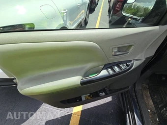 2020 Toyota Sienna LE 8-Passenger 119.3" WB - miniatura 15