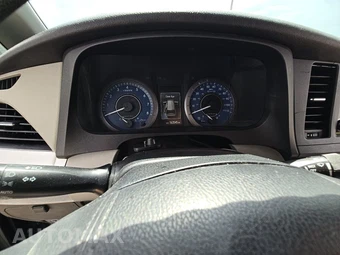 2020 Toyota Sienna LE 8-Passenger 119.3" WB - miniatura 18
