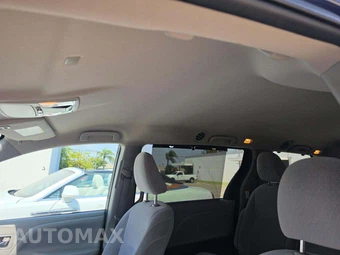 2020 Toyota Sienna LE 8-Passenger 119.3" WB - miniatura 11