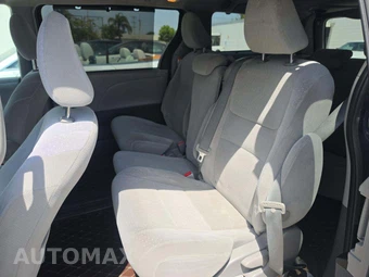2020 Toyota Sienna LE 8-Passenger 119.3" WB - miniatura 13