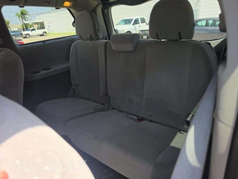2020 Toyota Sienna LE 8-Passenger 119.3" WB - miniatura 14