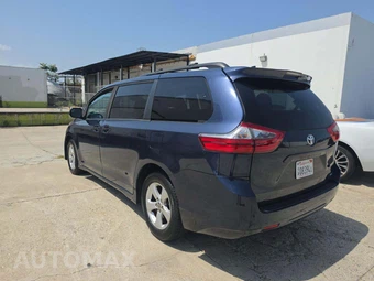 2020 Toyota Sienna LE 8-Passenger 119.3" WB - miniatura 2