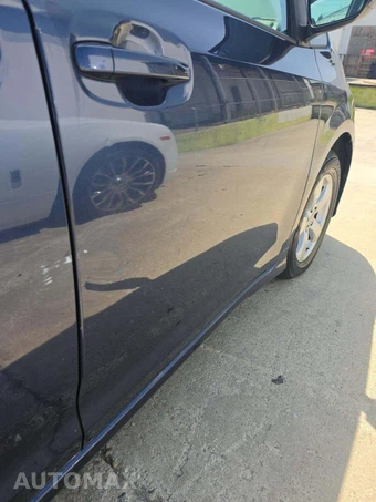 2020 Toyota Sienna LE 8-Passenger 119.3" WB - miniatura 29