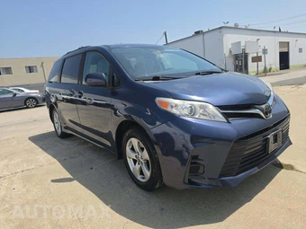 2020 Toyota Sienna LE 8-Passenger 119.3" WB - miniatura 4