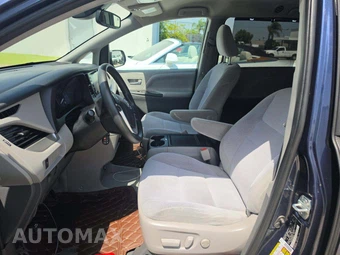 2020 Toyota Sienna LE 8-Passenger 119.3" WB - miniatura 6