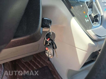 2020 Toyota Sienna LE 8-Passenger 119.3" WB - miniatura 8