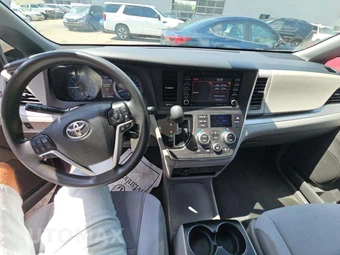 2020 Toyota Sienna LE 8-Passenger 119.3" WB - miniatura 10