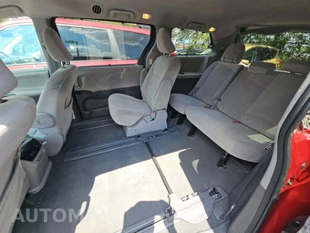2020 Toyota Sienna LE 8-Passenger 119.3" WB - miniatura 13