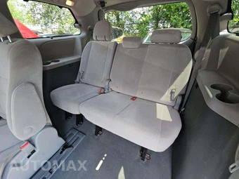 2020 Toyota Sienna LE 8-Passenger 119.3" WB - miniatura 14