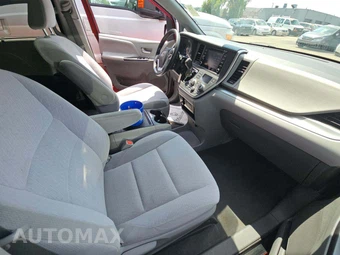 2020 Toyota Sienna LE 8-Passenger 119.3" WB - miniatura 18