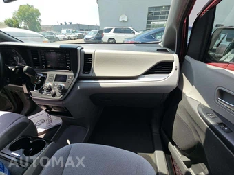 2020 Toyota Sienna LE 8-Passenger 119.3" WB - miniatura 19