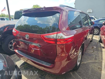 2020 Toyota Sienna LE 8-Passenger 119.3" WB - miniatura 3
